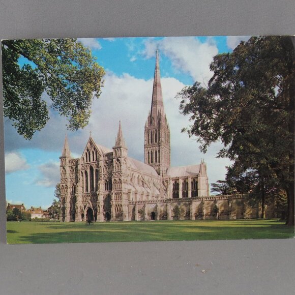 Vintage Postcard - Salisbury Cathedral West Front - Dixon Productions - Picture 4 of 4